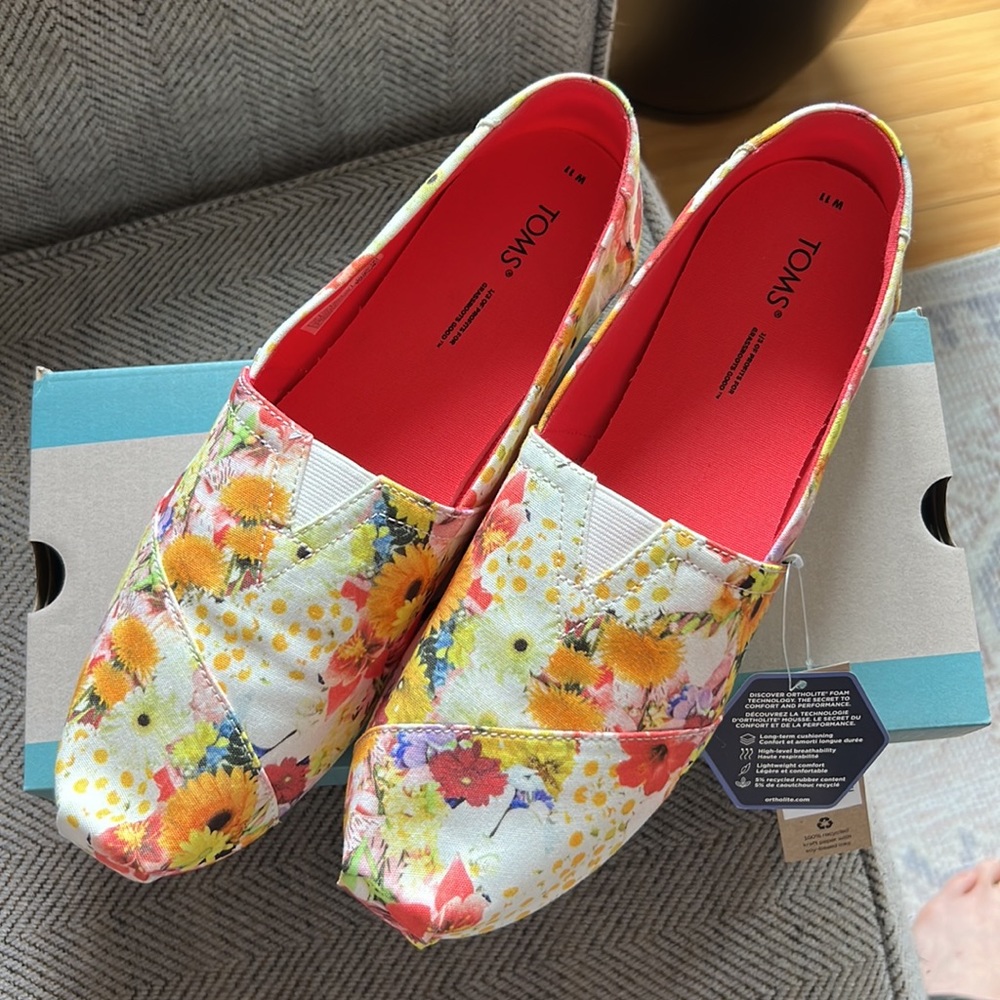 NIB Alpargata Floral Print Toms 11 - Picture 3 of 3